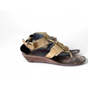 BCBMAXAZRIA Women’s Brazil Genuine Leather Sandals Size 8B Good Condition